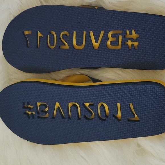 Neet Feet Buena Vista yellow and blue flip flops NWOT - Picture 2 of 8